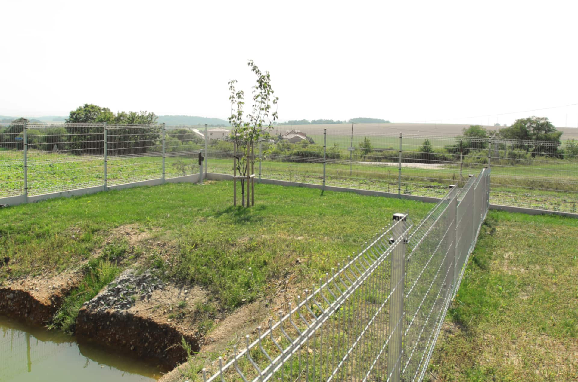 Pletiva Dobrý - Příšov - montáž 3D pozinkovaných panelů 3D pozink plotové svařované drátěné dílce